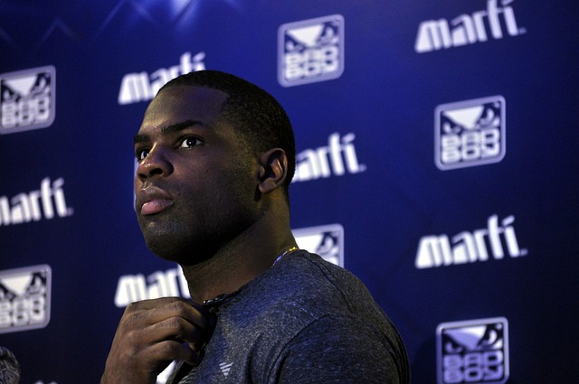 勇士力拒雷 勇士力拒雷